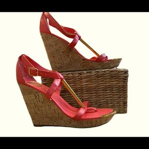 DV by Dolce Vita pink gold plated thong high heel platform wedge shoes. Size 8.5